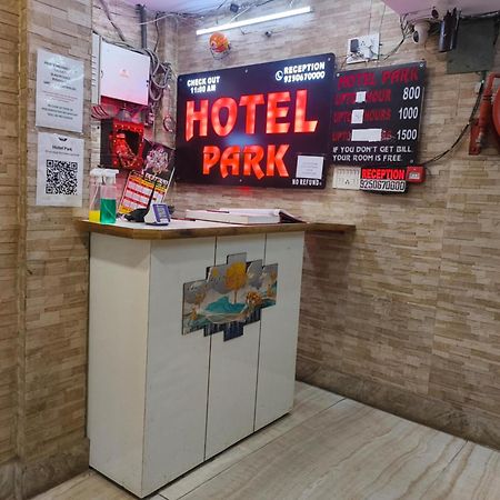 Hotel Metro Park Új-Delhi Kültér fotó