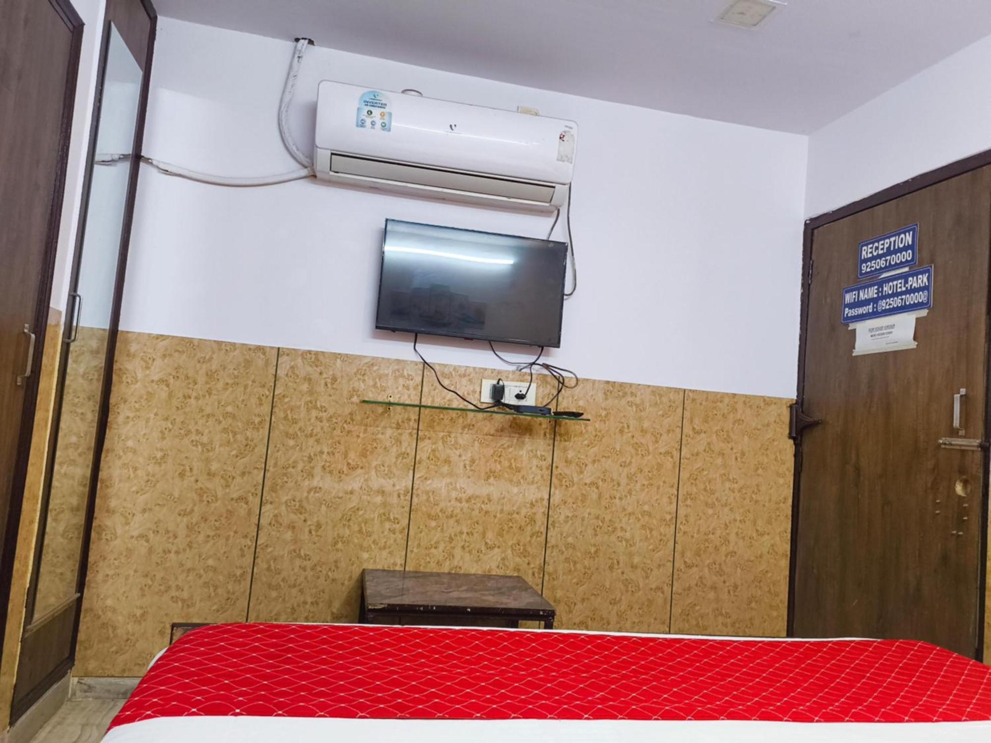 Hotel Metro Park Új-Delhi Kültér fotó