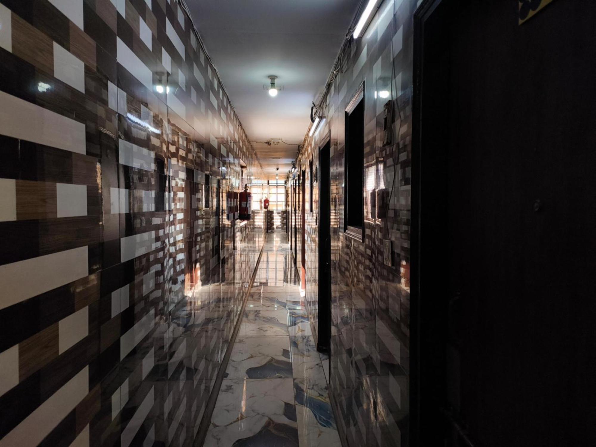 Hotel Metro Park Új-Delhi Kültér fotó